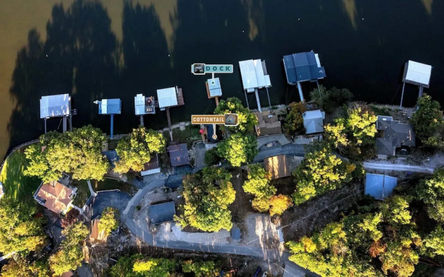 Sunrise Oasis - Enjoy Lakefront Living