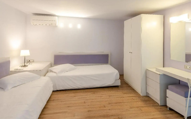 Triton Hotel