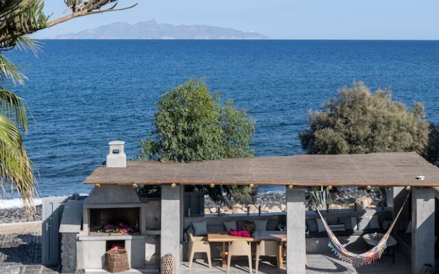 Damma Beachfront Luxury Villa