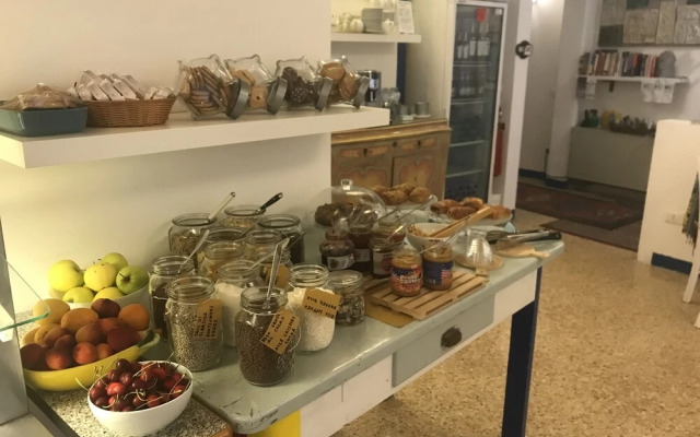 Meublè Adriana Vegan
