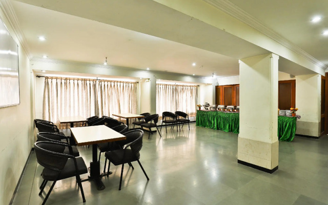 OYO 14235 Hotel Ostria