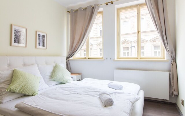 Charles Bridge Studio Apartment By Easybnb