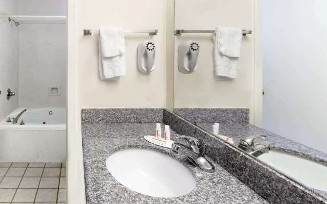 Super 8 by Wyndham Ocean Springs Biloxi