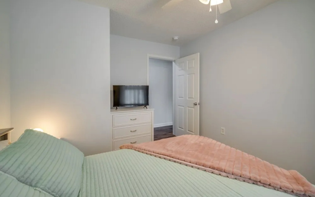 Pet-friendly Villas Vacation Rental: Walk to Bay