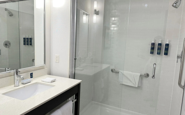 Four Points By Sheraton Edmonton Gateway