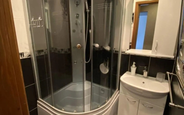 Желтый Нарцисс на улице Челюскинцев