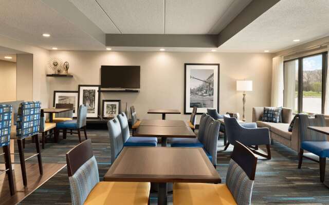 Hampton Inn Appleton-Fox River Mall Area