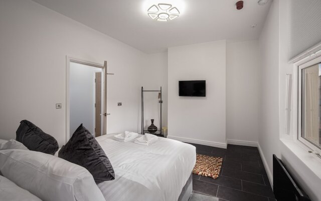 Town View Apartment by Sasco