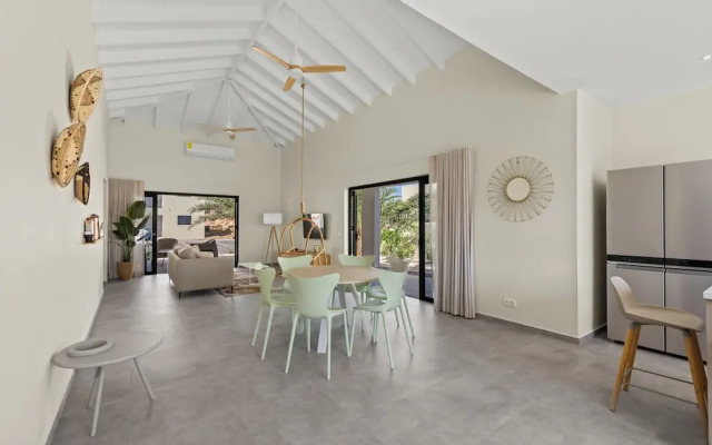 Villa pura vida with pool at mambo beach