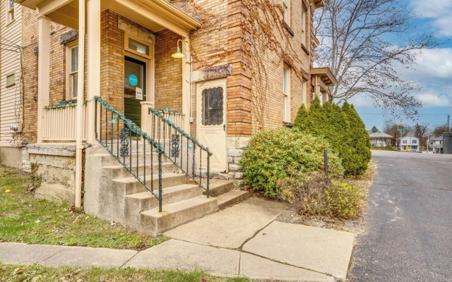 Walk to Garden & Restaurants: Zanesville Apartment