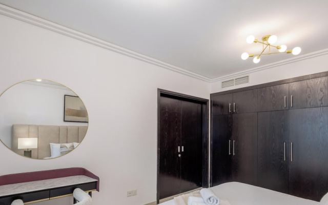 LUX The JLT Gold Crest Suite