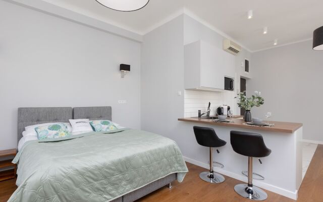 Chmielna 1/3 Studio #3 by Renters