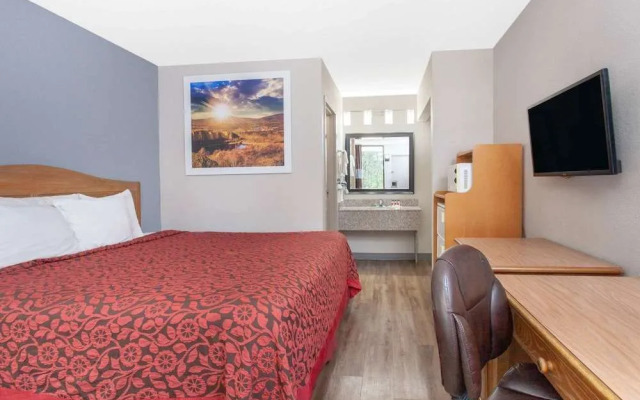 Days Inn Clinton-Presbyterian College