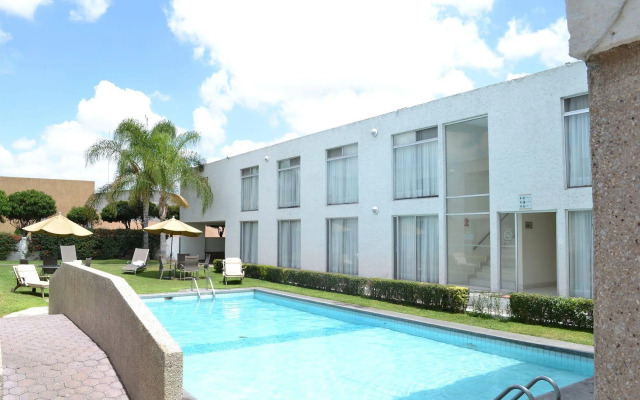 La Posada Hotel y Suites