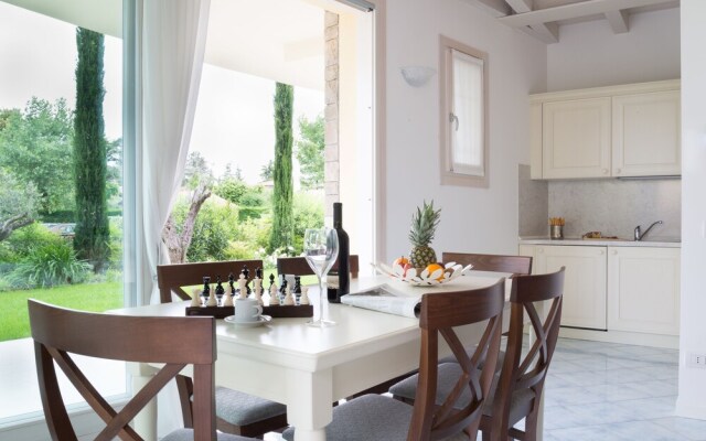 Sirmione Halldis Apartments