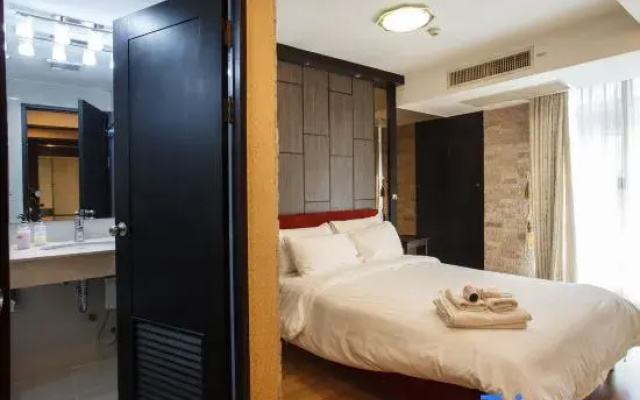 Luxurious 2-Bedroom Condo in Central Bangkok with Gym and Swimming Pool Room 2A