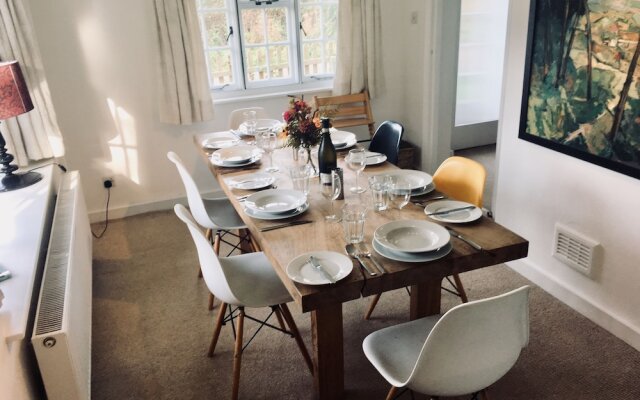 Danny Lodge | By Huluki Sussex Stays