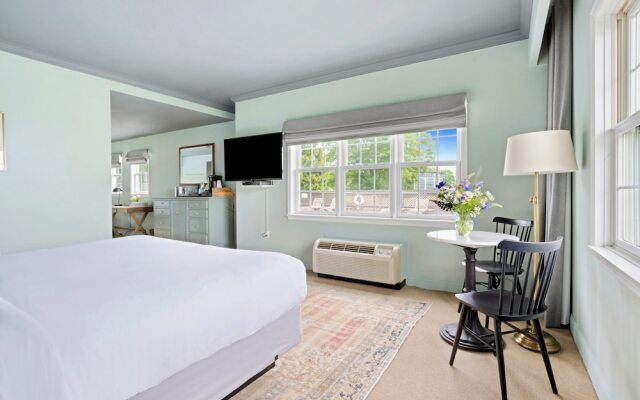 The Harbor Front Inn