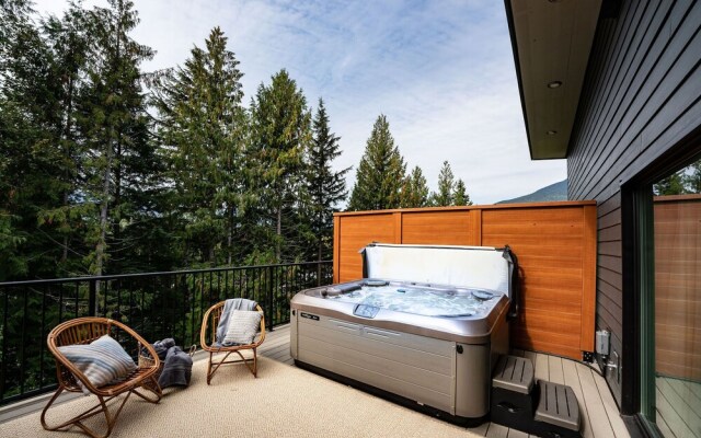 Revelation Retreat by Revelstoke Vacations