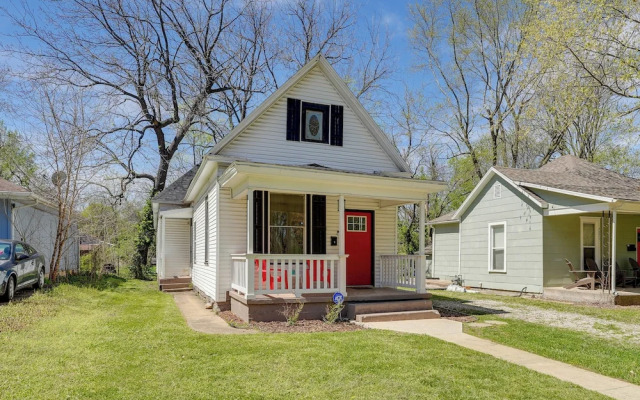 Springfield Home < 1/2 Mi to Commercial Street!