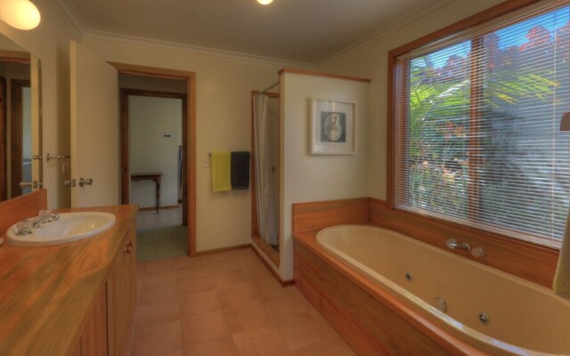 Kentia Holiday Apartments