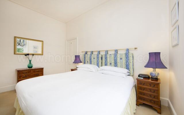 Brunswick Gardens - Cosy Apartment in a Cherry Tree Lined Street- Notting Hill