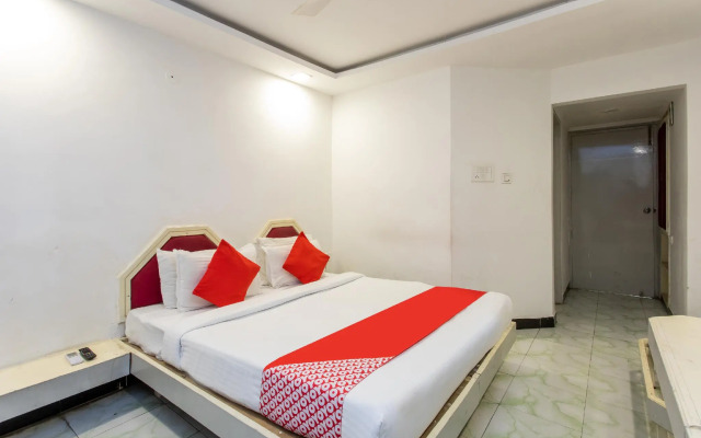 OYO Flagship 140 Amaltas AB Road