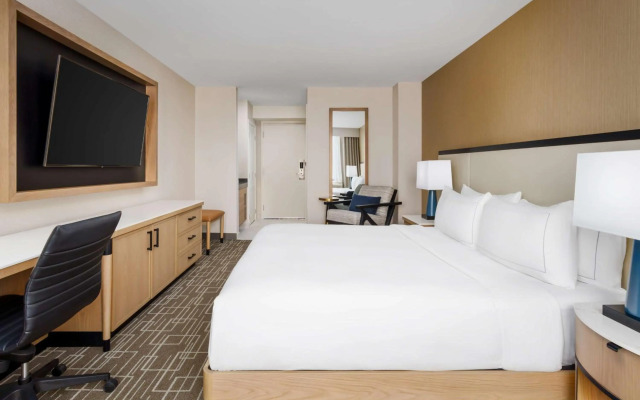 DoubleTree by Hilton Charlotte City Center