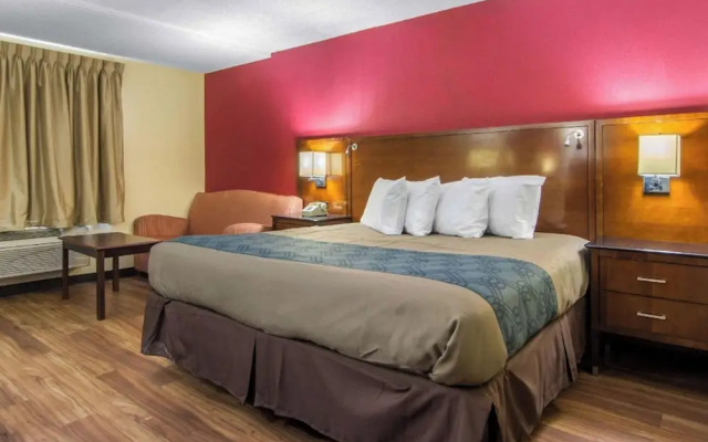 Forsyth Inn & Suites