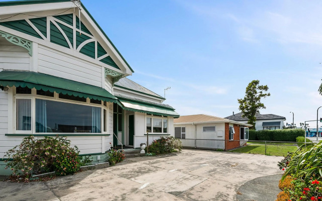 Leica Stay and Walnut Flat - Napier Holiday Home