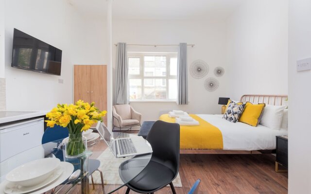 Earl's Court by CAPITAL 119