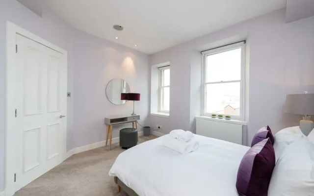 JOIVY 5-star Luxurious George Street Apartment