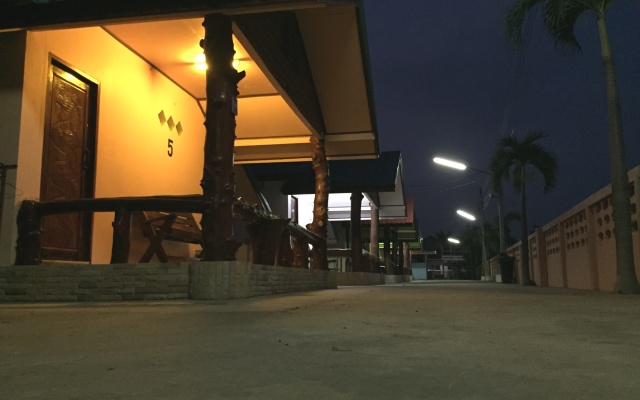 Ruenmai Homestay Lahansai