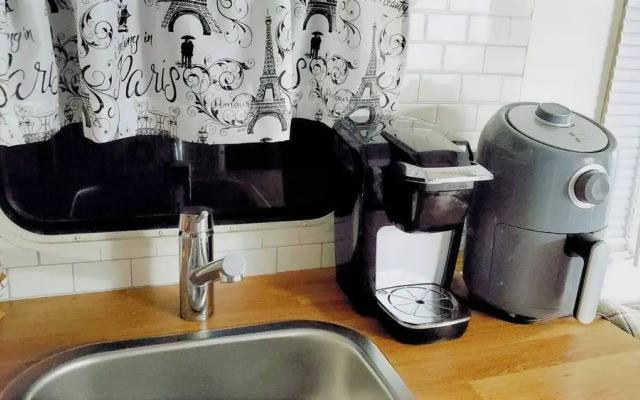 Camper Apt DE Sleeps 3