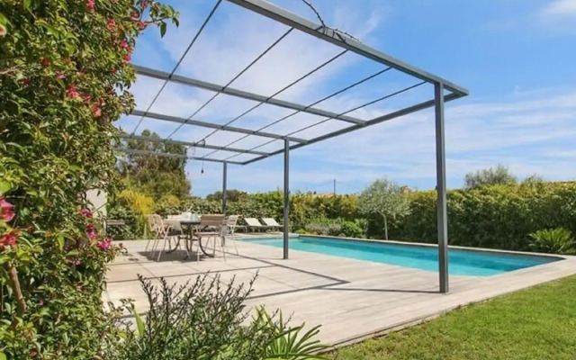 Inviting Holiday Home in Grimaud With Private Pool