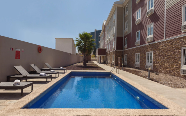 Extended Suites Queretaro Juriquilla