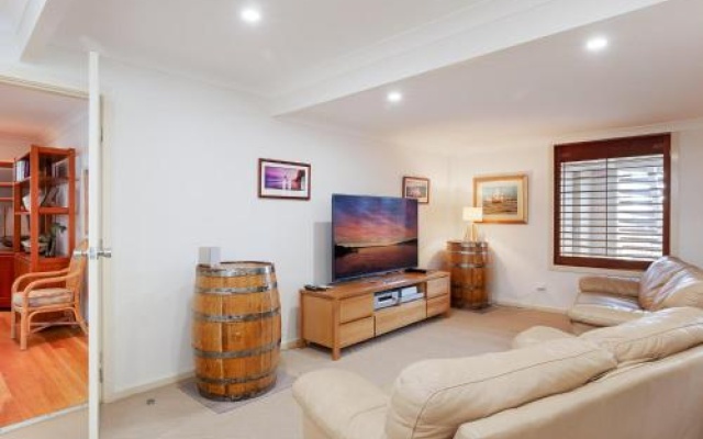 Beauty And The Beach', 88 Foreshore Drive - Large Home With Wifi And Water Views – Guest Rooms – Salamander Bay