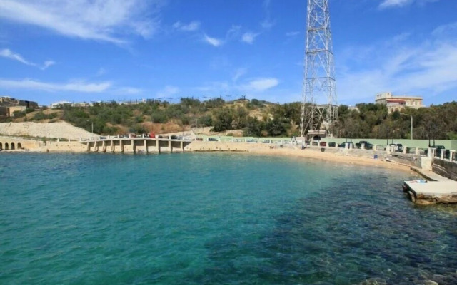 Charming Seafront House In Kalkara