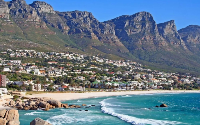 Stylish and Bright 1 Bedroom Apartment - Camps Bay