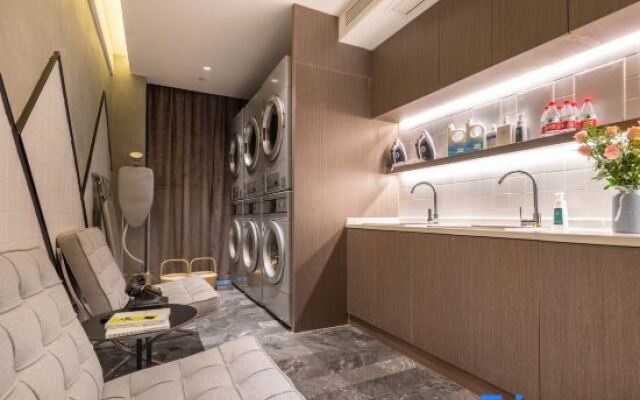 Atour Hotel Wuhan Guanggu Qingnianhui Jinrong Port