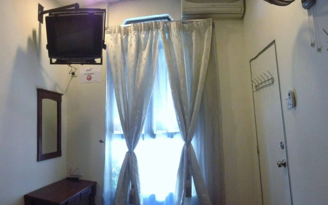 Submarine Guest House China Town