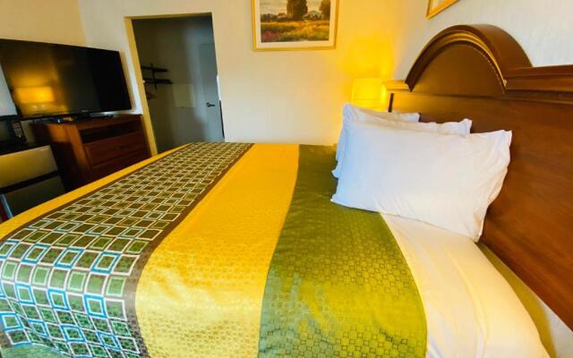 Harrisonville Inn & Suites