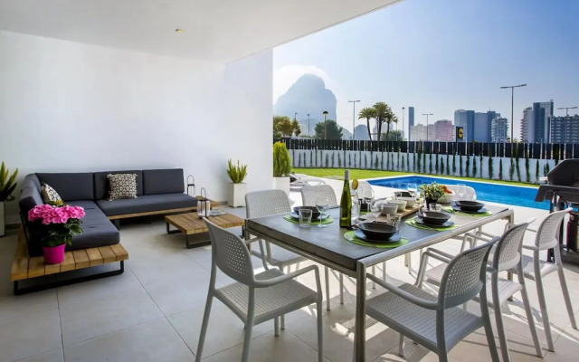 Villa Clem in Calp With 4 Bedrooms and 3 Bathrooms