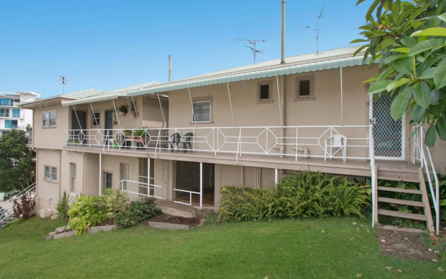 Point Danger Lodge unit 10 - Centrally located one bedroom Studio