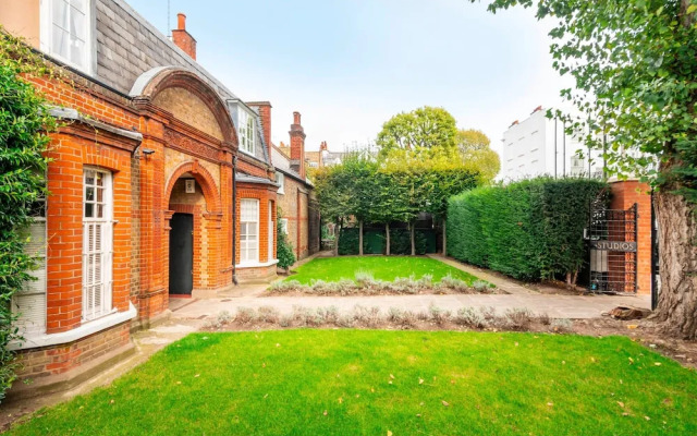 The Kensington Gatehouse - by Out of Office Lifestyle