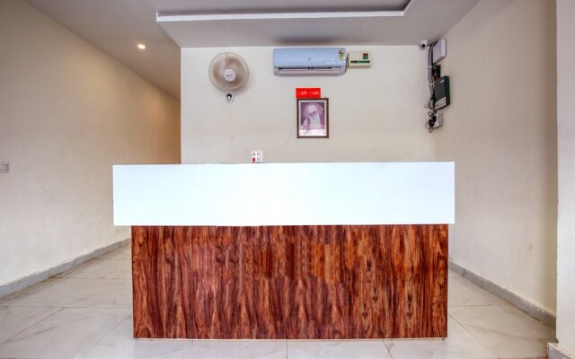 OYO 42743 Hotel Midway
