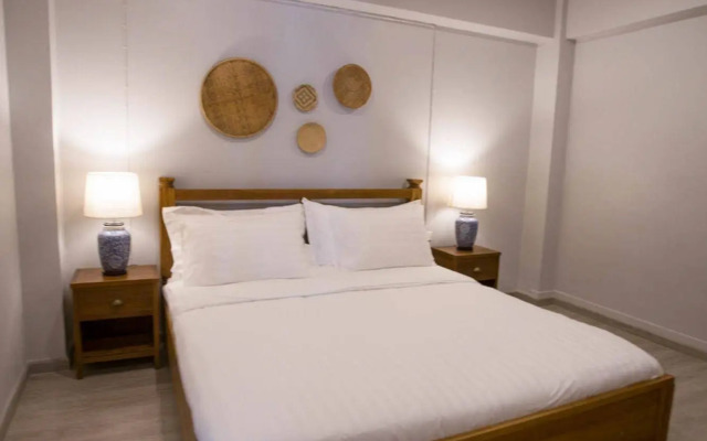 Vera Nidhra - Self check-in after 6pm