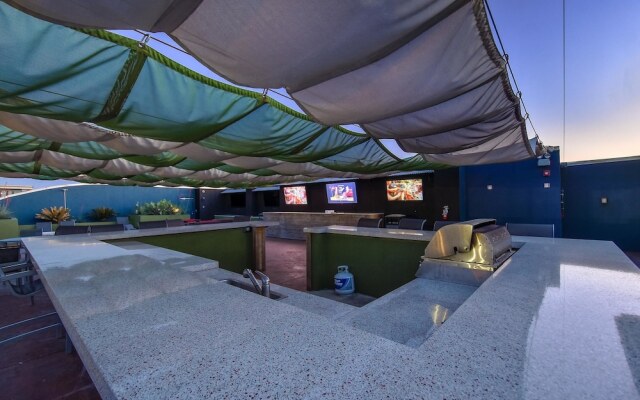 StayLo Luxury 2 Bedroom Apartment