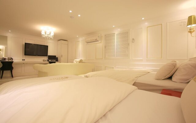 S Petite Hotel