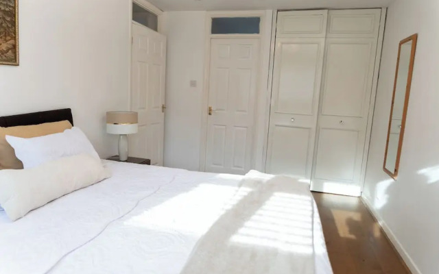 Milton Keynes Retreat - 4 Bedroom Luxury House